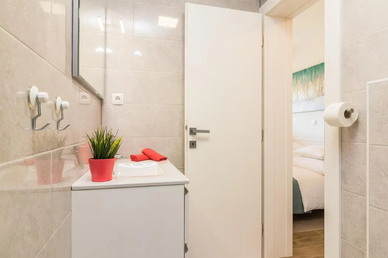 New Apartment Near Sea With 3 Bedrooms And 2 Bathrooms Pola
