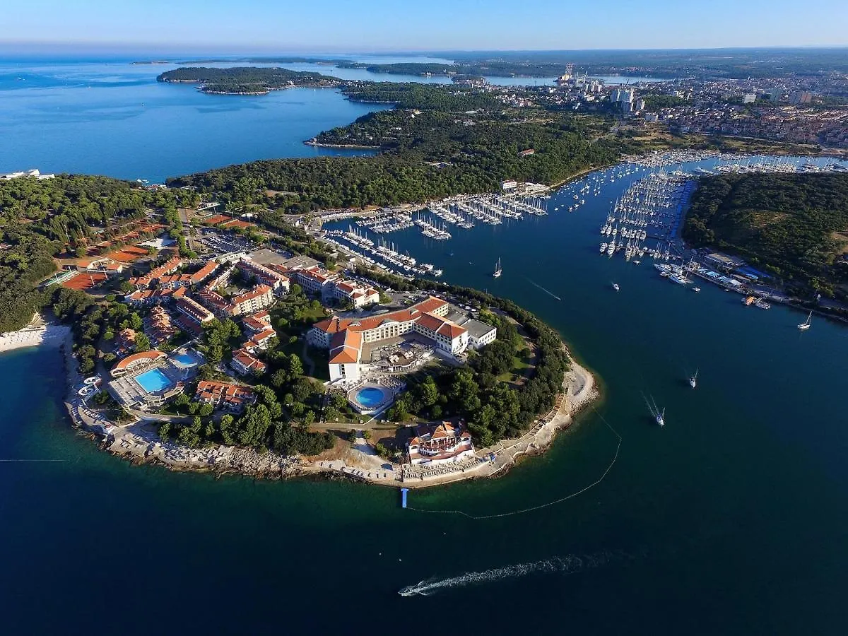 New Apartment Near Sea With 3 Bedrooms And 2 Bathrooms Pola