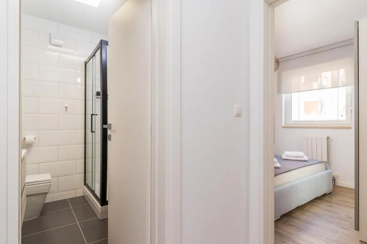 New Apartment Near Sea With 3 Bedrooms And 2 Bathrooms Pola