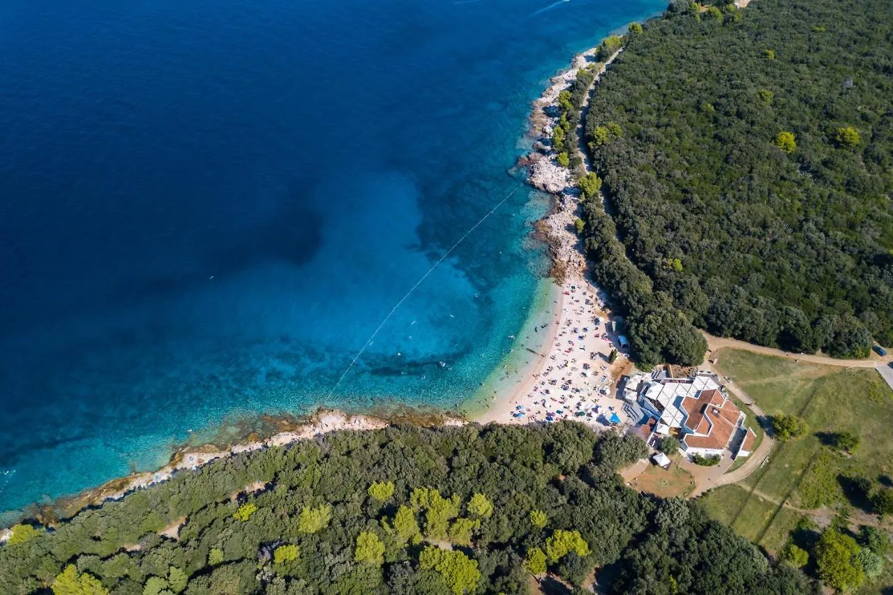 New Apartment Near Sea With 3 Bedrooms And 2 Bathrooms Pola