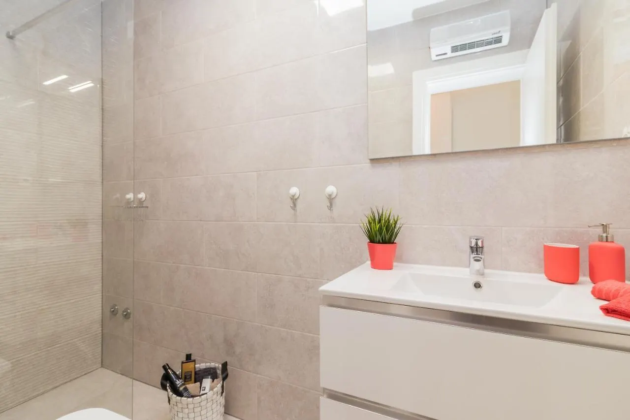New Apartment Near Sea With 3 Bedrooms And 2 Bathrooms Pola