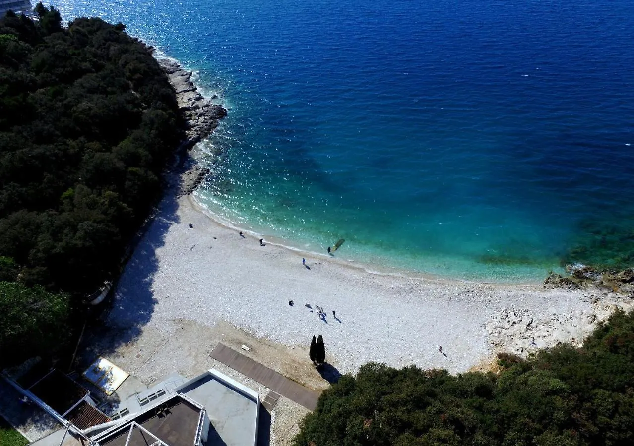 New Apartment Near Sea With 3 Bedrooms And 2 Bathrooms Pola