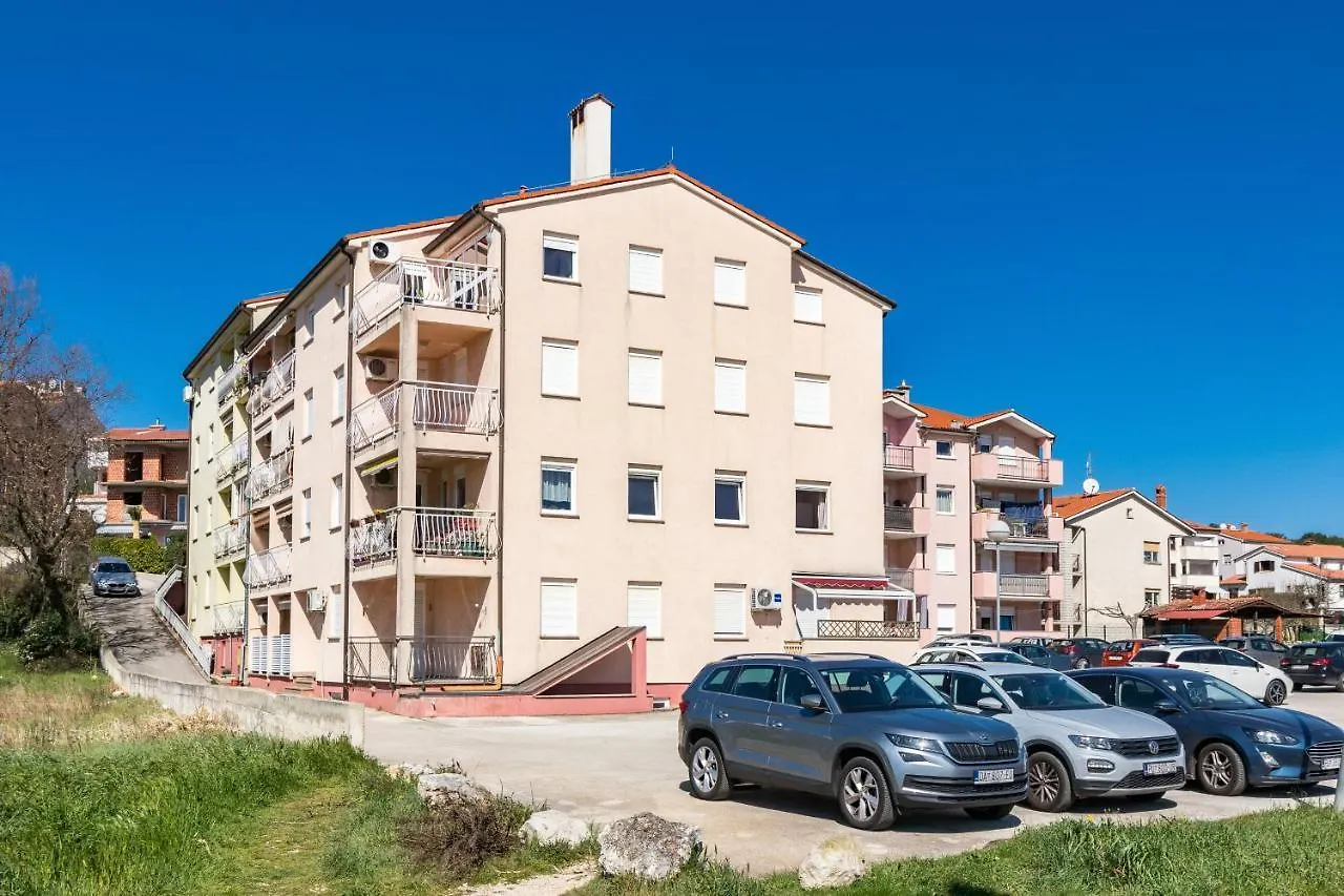 New Apartment Near Sea With 3 Bedrooms And 2 Bathrooms Pula
