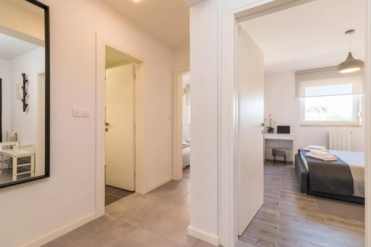 New Apartment Near Sea With 3 Bedrooms And 2 Bathrooms Pula