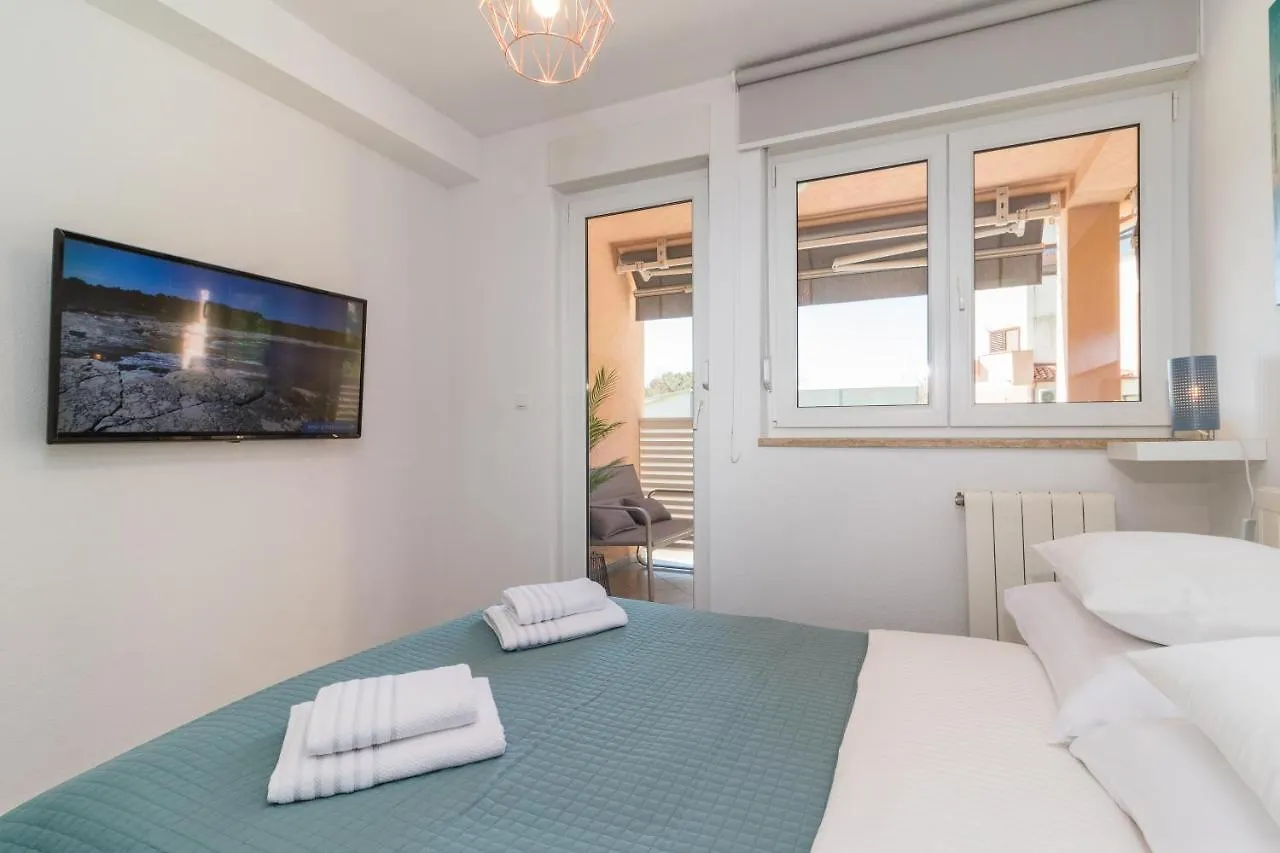 New Apartment Near Sea With 3 Bedrooms And 2 Bathrooms Pula
