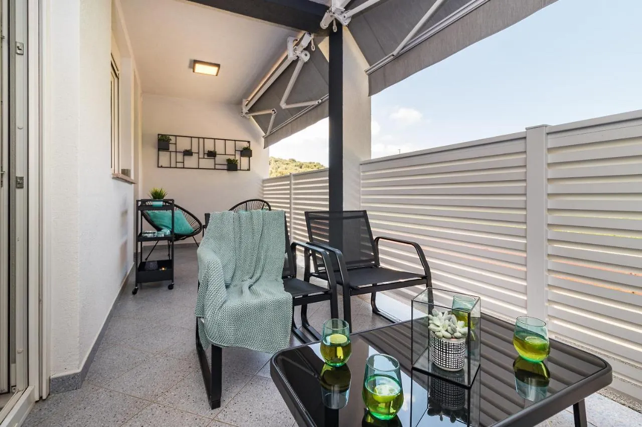 New Apartment Near Sea With 3 Bedrooms And 2 Bathrooms Pula